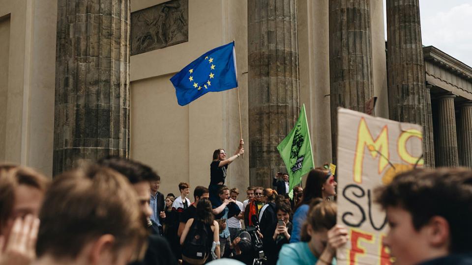 Teaser image crowd of people at a public demonstration